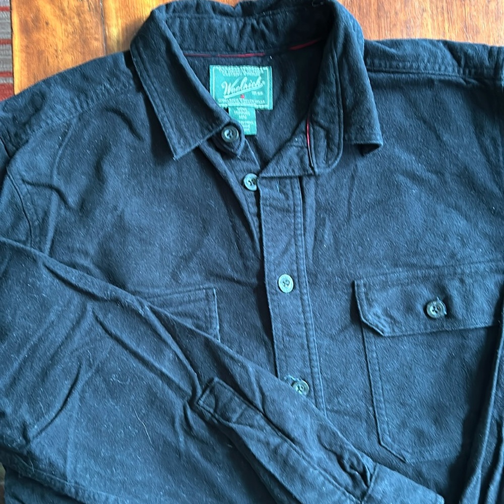 Men’s Woolrich black button down chamois shirt